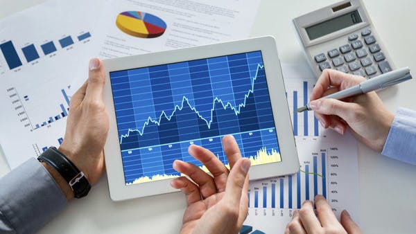 Stocksbusinessmanportfoliochartsmi600